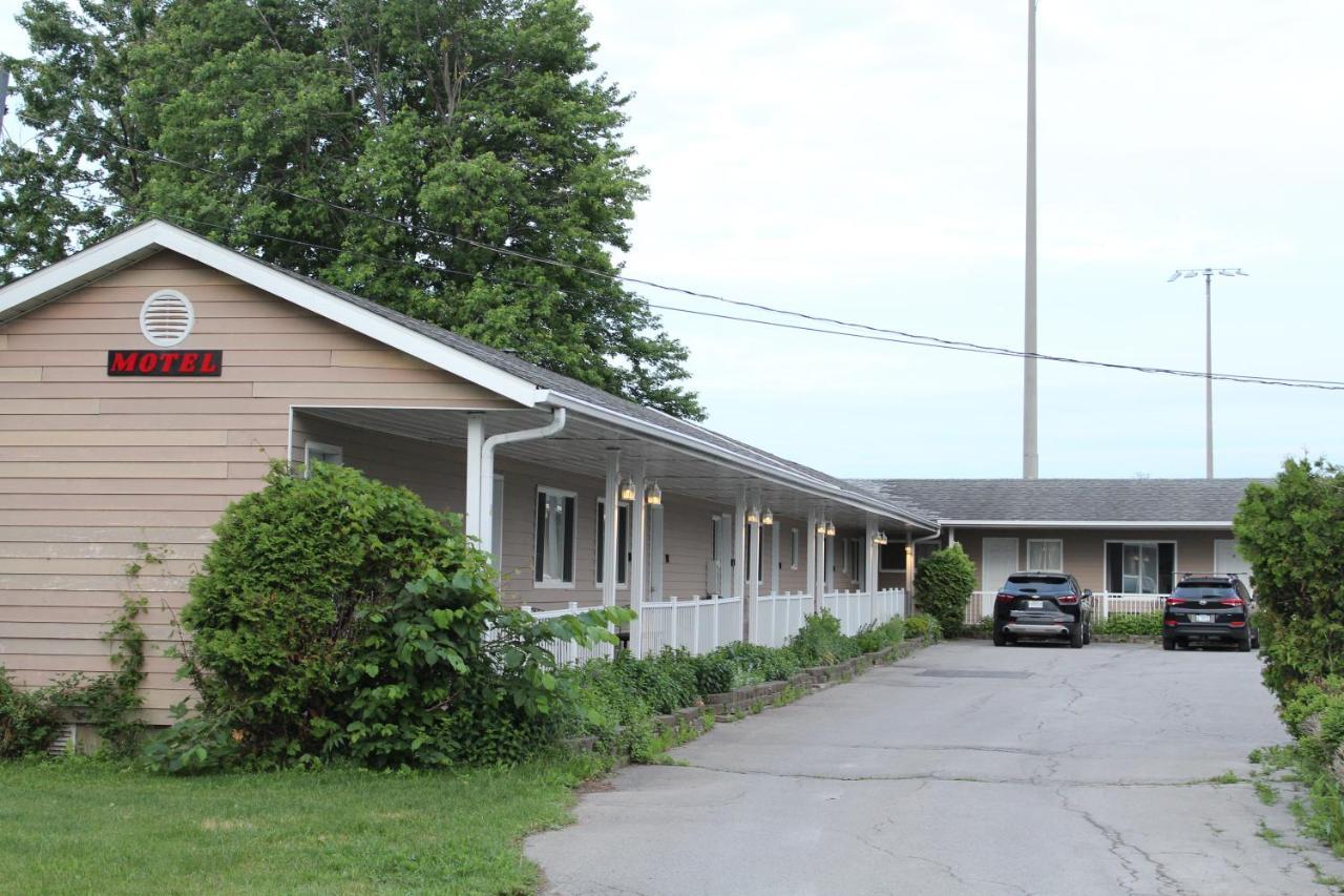 Le Marigot Hotel Vaudreuil-Dorion Exterior foto